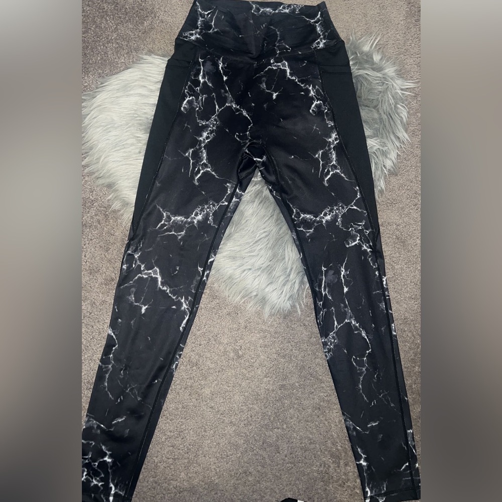 BuffBunny marble leggings.